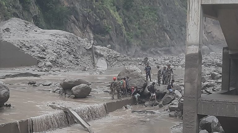 रसुवामा बाढीमा परेर मृत्यु भएकाहरूको परिवारलाई २ लाख दिने निर्णय